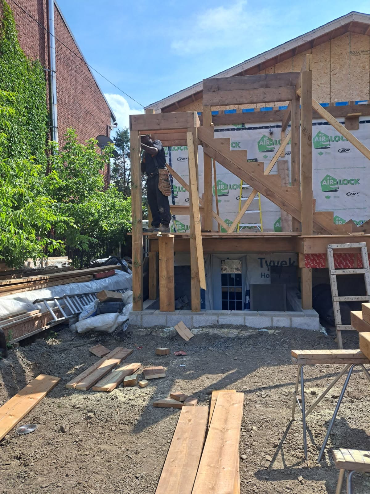 Agrandissement et terrasse arrière